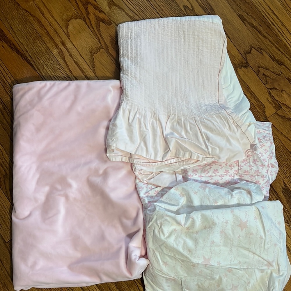 Pottery barn kids girls bedding set- like new condition!